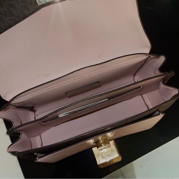 Michael Kors Crossbody monogrammed two tone bag - Picture 7 of 10